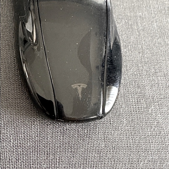 TESLA Model S Key Fob - Picture 5 of 9
